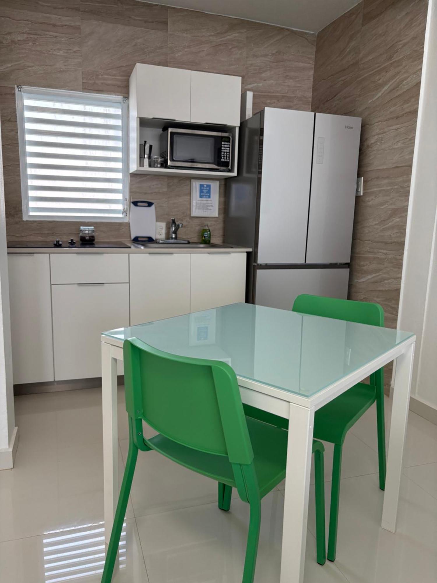 Posada Centric Studio Isla Verde San Juan Bagian luar foto