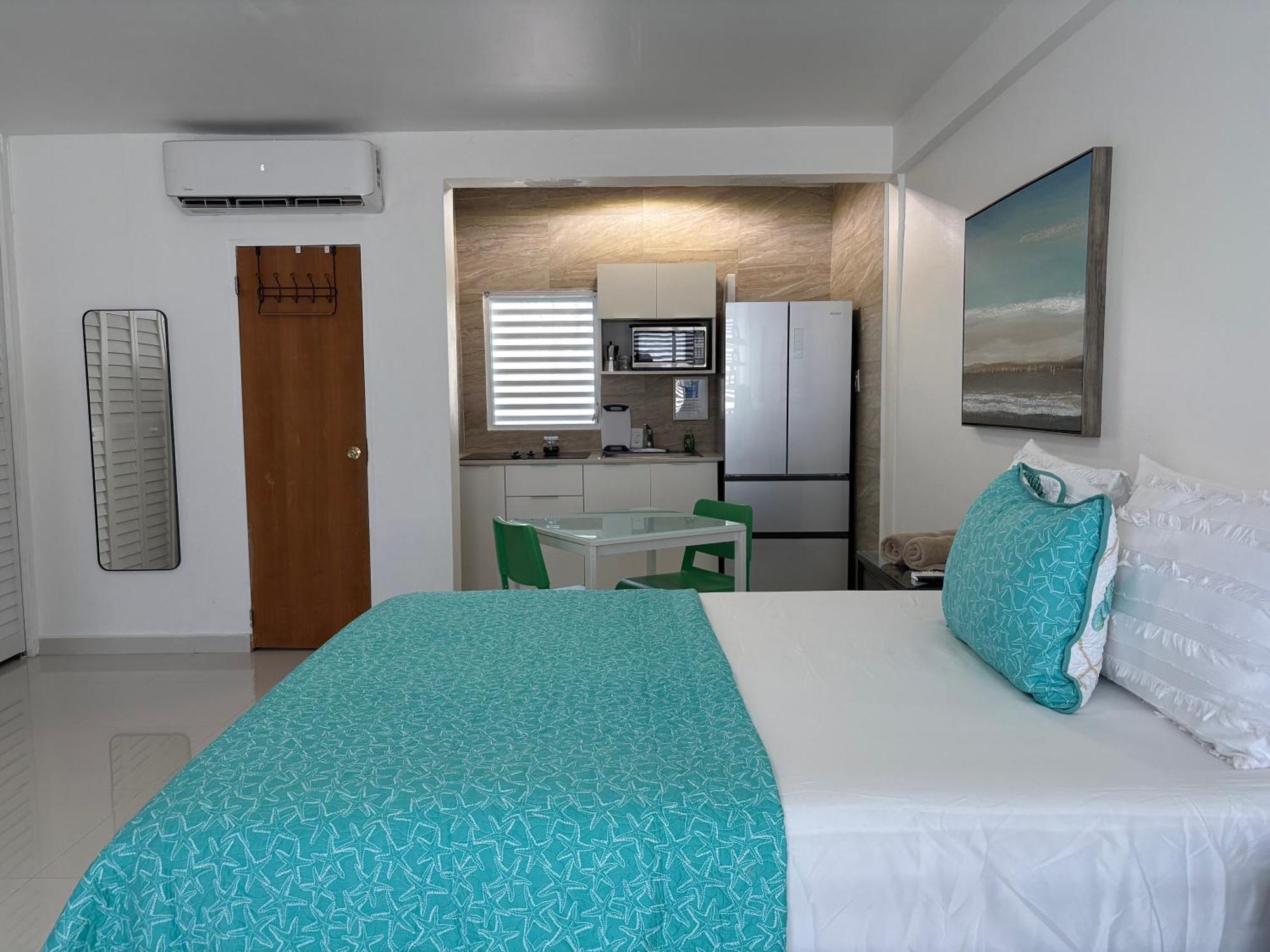 Posada Centric Studio Isla Verde San Juan Bagian luar foto